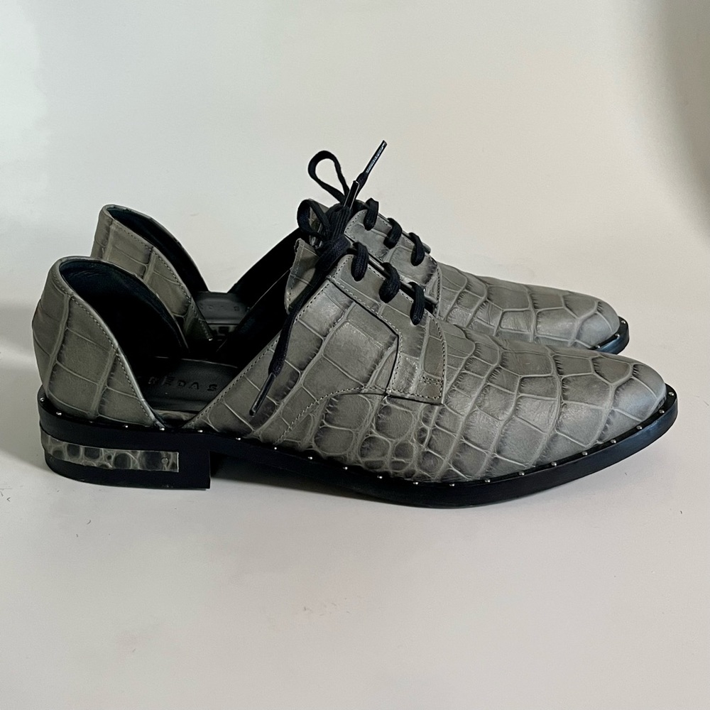 Freda Salvador Wit grey Crocodile skin embossed lace up d’orsay oxfords size 7